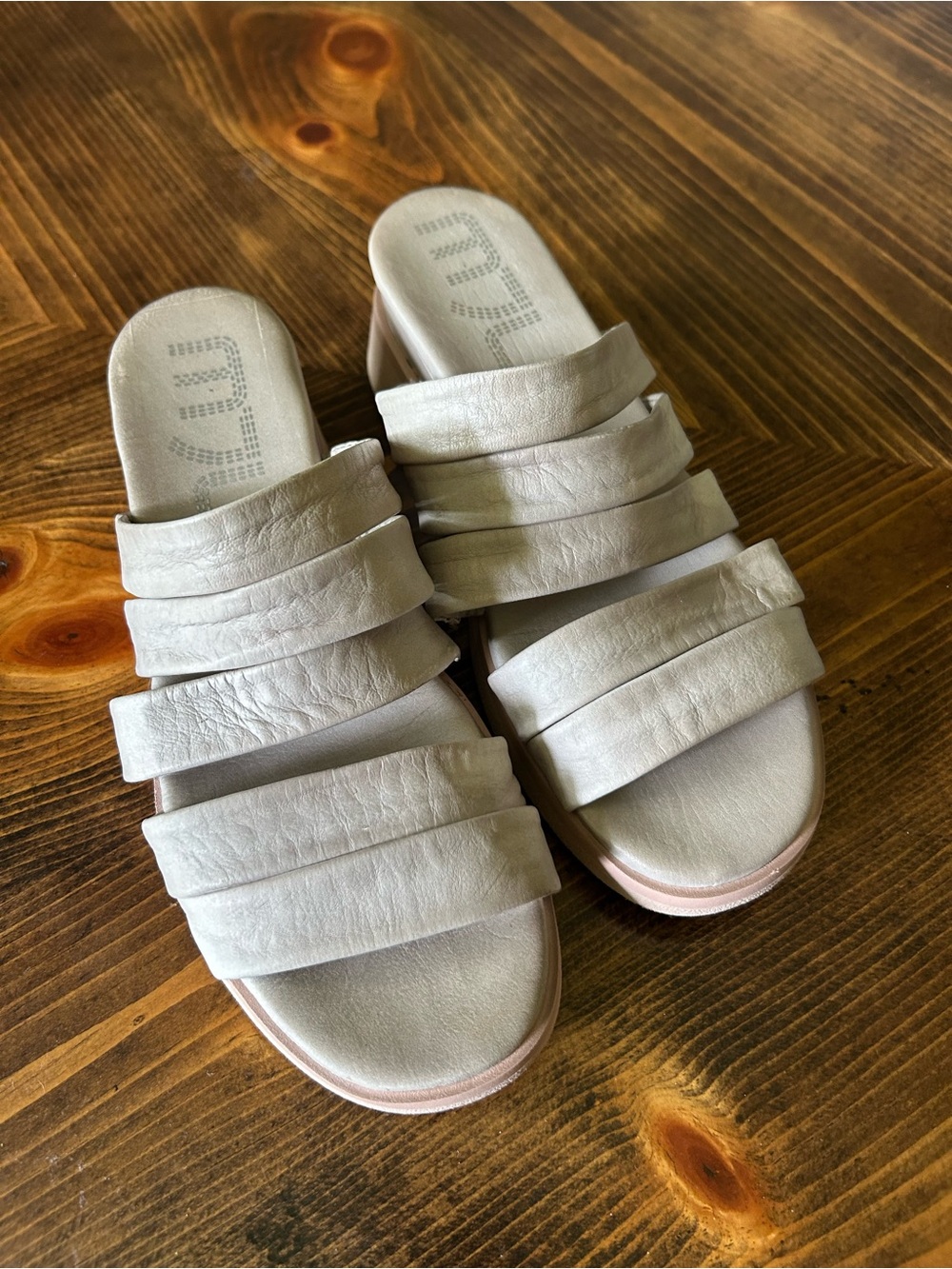 mjus Soft Grey Leather Slides